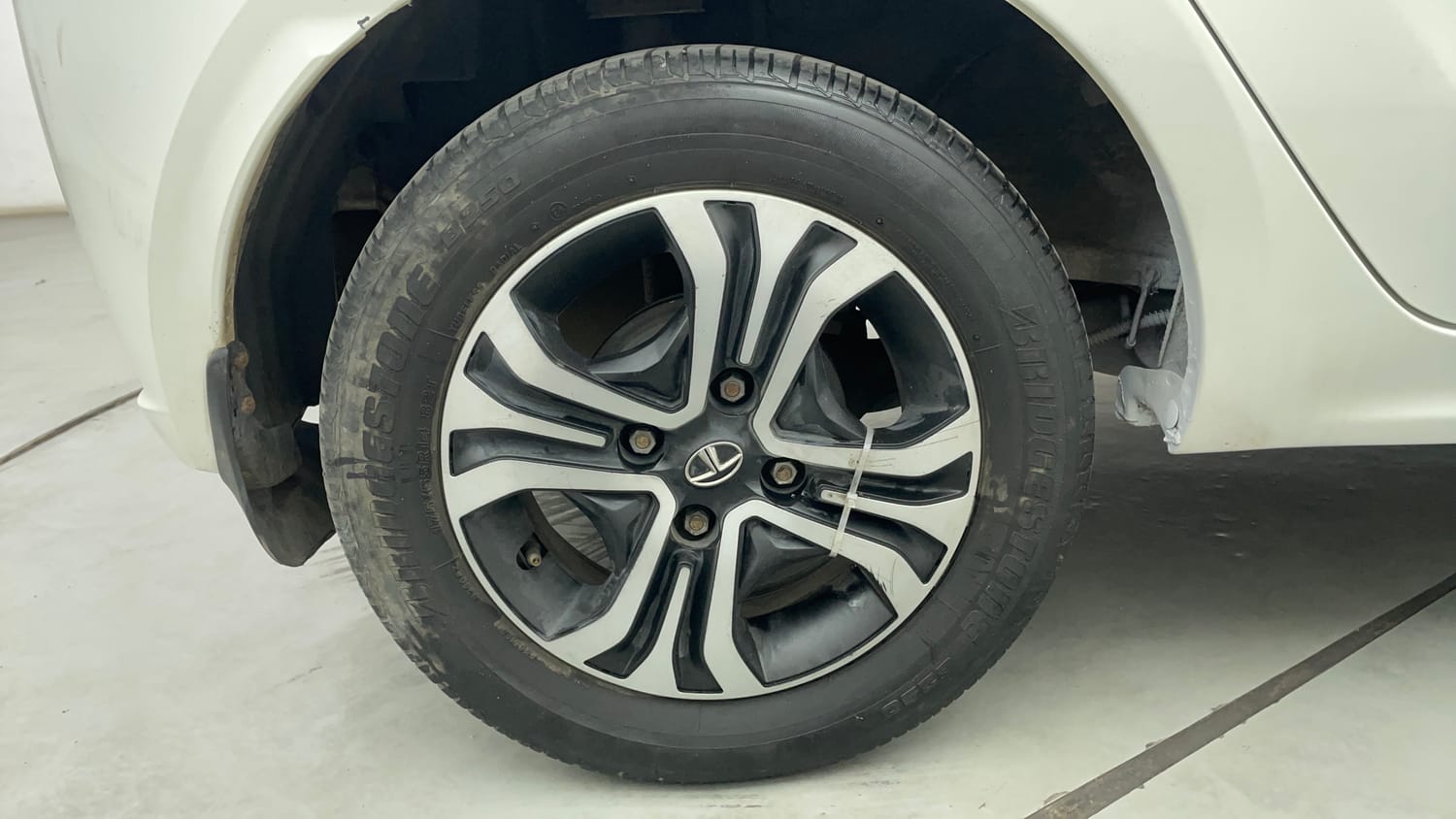Used 2022 Tata Tiago XZ Petrol Manual tyres RIGHT REAR TYRE RIM VIEW