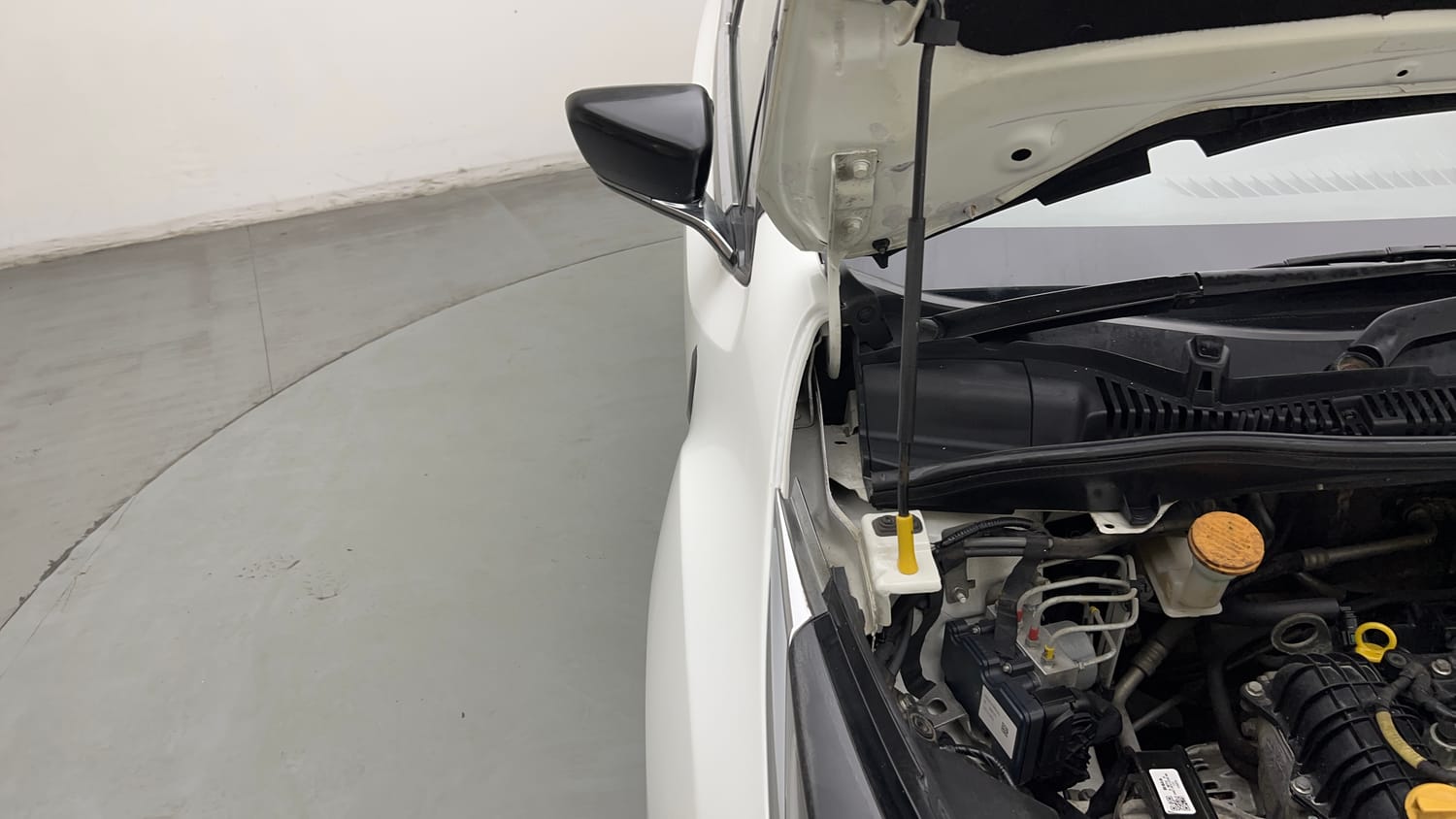 Used 2022 Tata Altroz XZ Petrol Petrol Manual engine ENGINE RIGHT SIDE HINGE & APRON VIEW