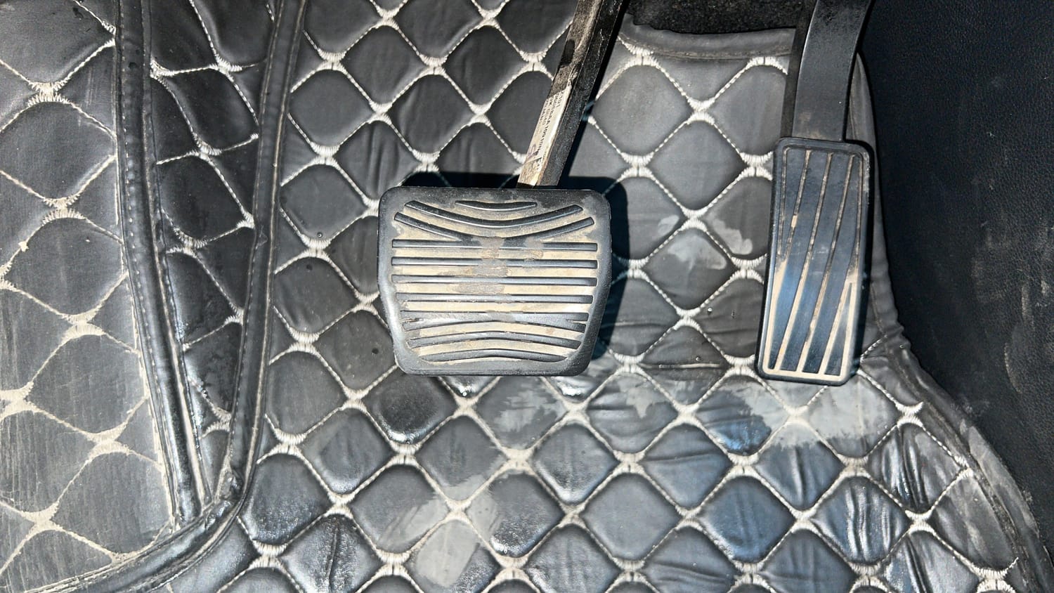 Used 2023 Mahindra Scorpio N Z8 L Petrol AT 7 STR Petrol Automatic interior PEDALS VIEW