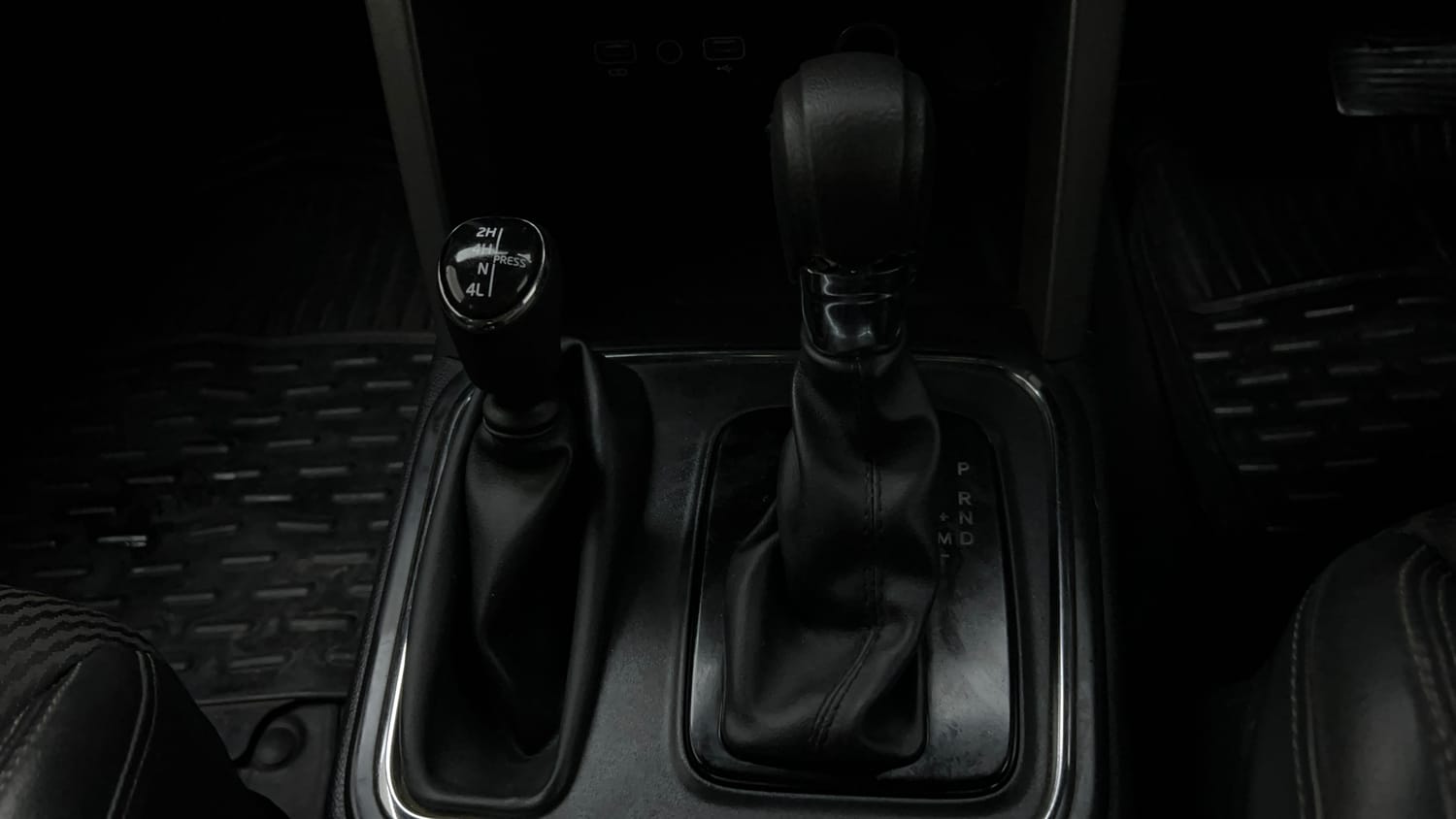 2021 Mahindra Thar LX Hard Top Petrol AT 4WD-16