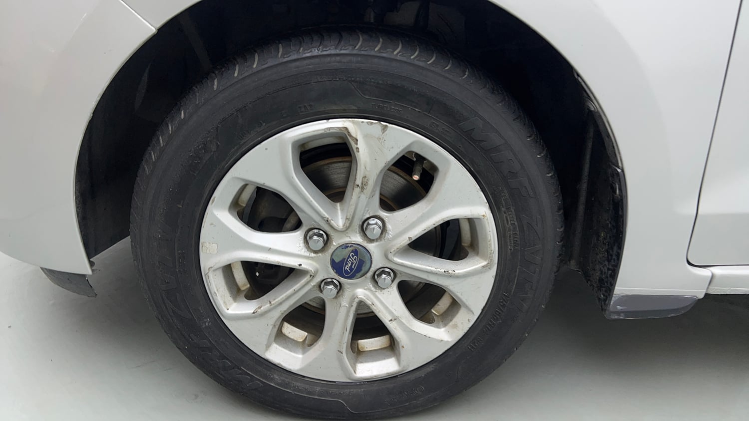 Used 2016 Ford Figo Titanium 1.2 Ti-VCT Petrol Manual tyres LEFT FRONT TYRE RIM VIEW