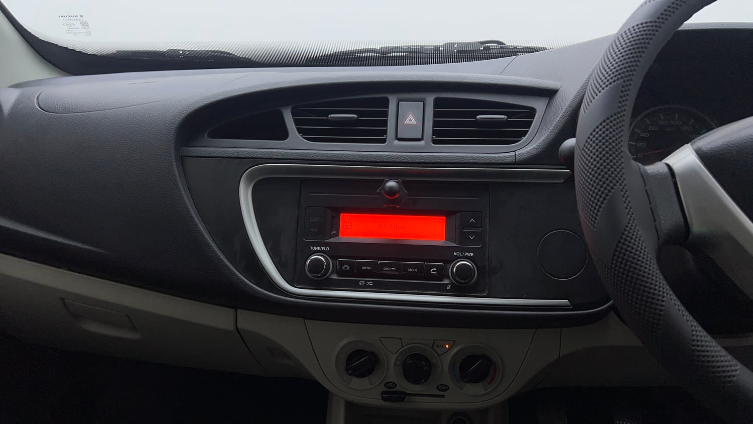 Used 2021 Maruti Suzuki Alto 800 VXi Petrol Manual top_features Integrated (in-dash) music system