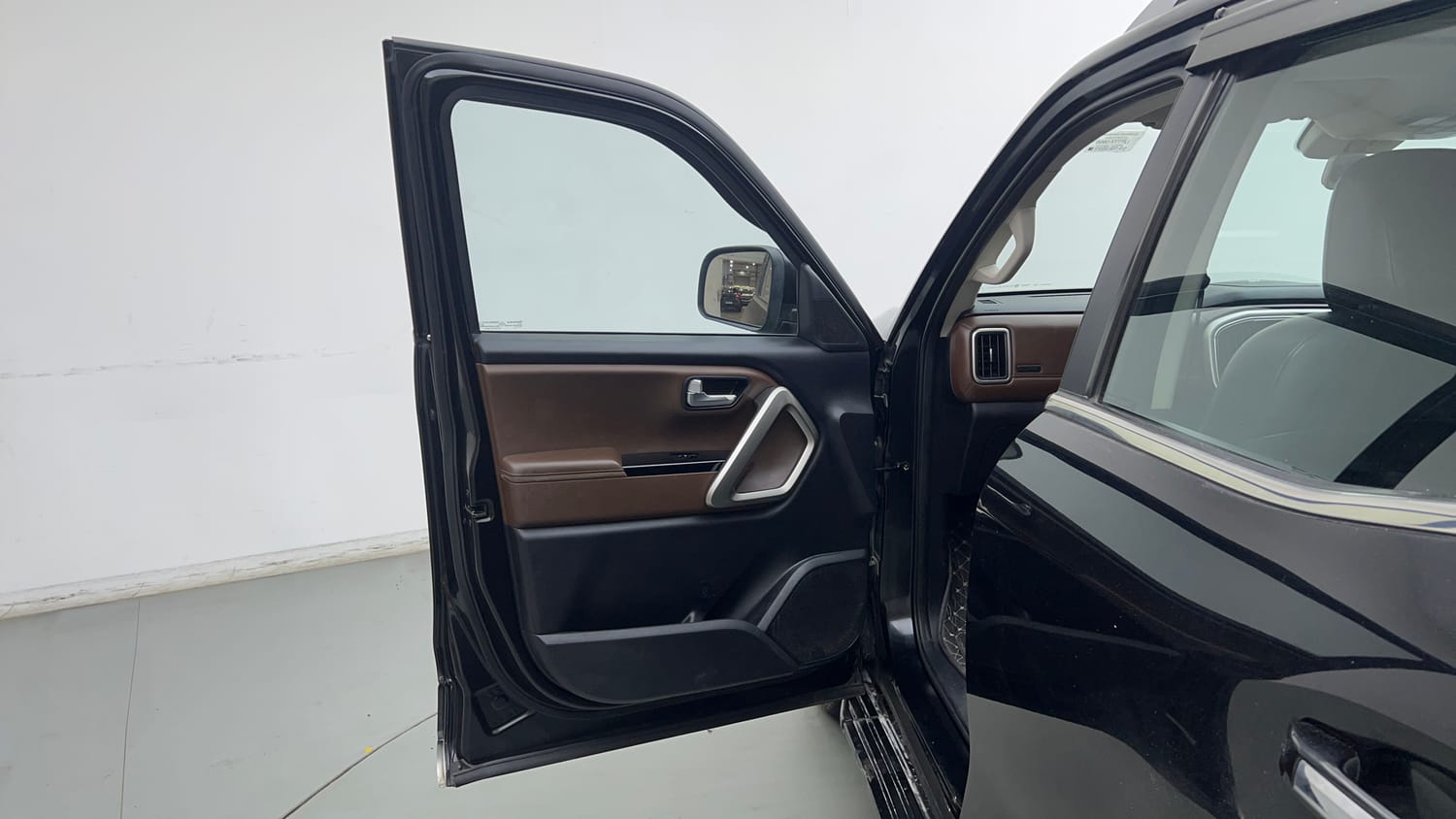 Used 2023 Mahindra Scorpio N Z8 L Petrol AT 7 STR Petrol Automatic interior LEFT FRONT DOOR OPEN VIEW