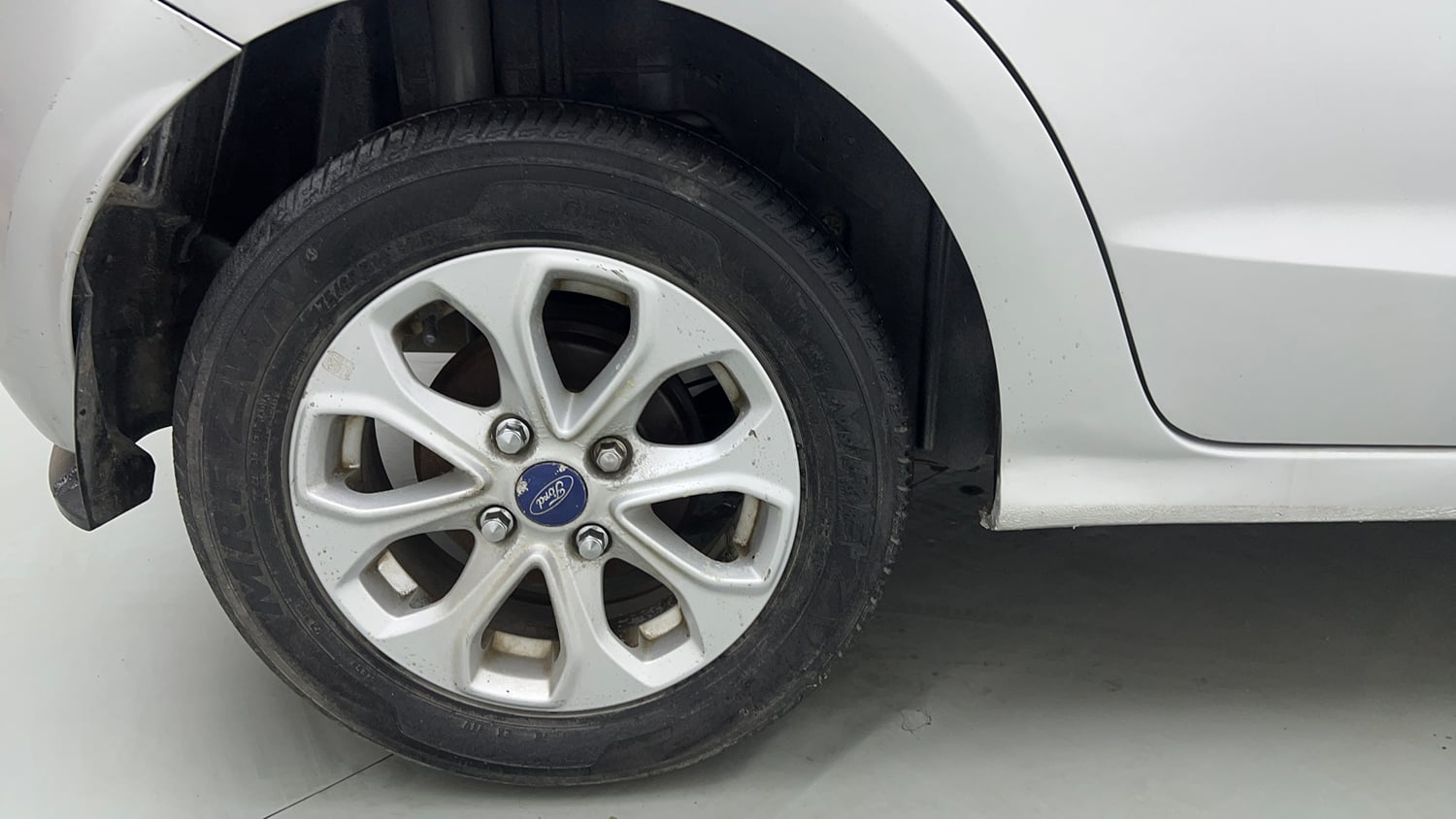 Used 2016 Ford Figo Titanium 1.2 Ti-VCT Petrol Manual tyres RIGHT REAR TYRE RIM VIEW
