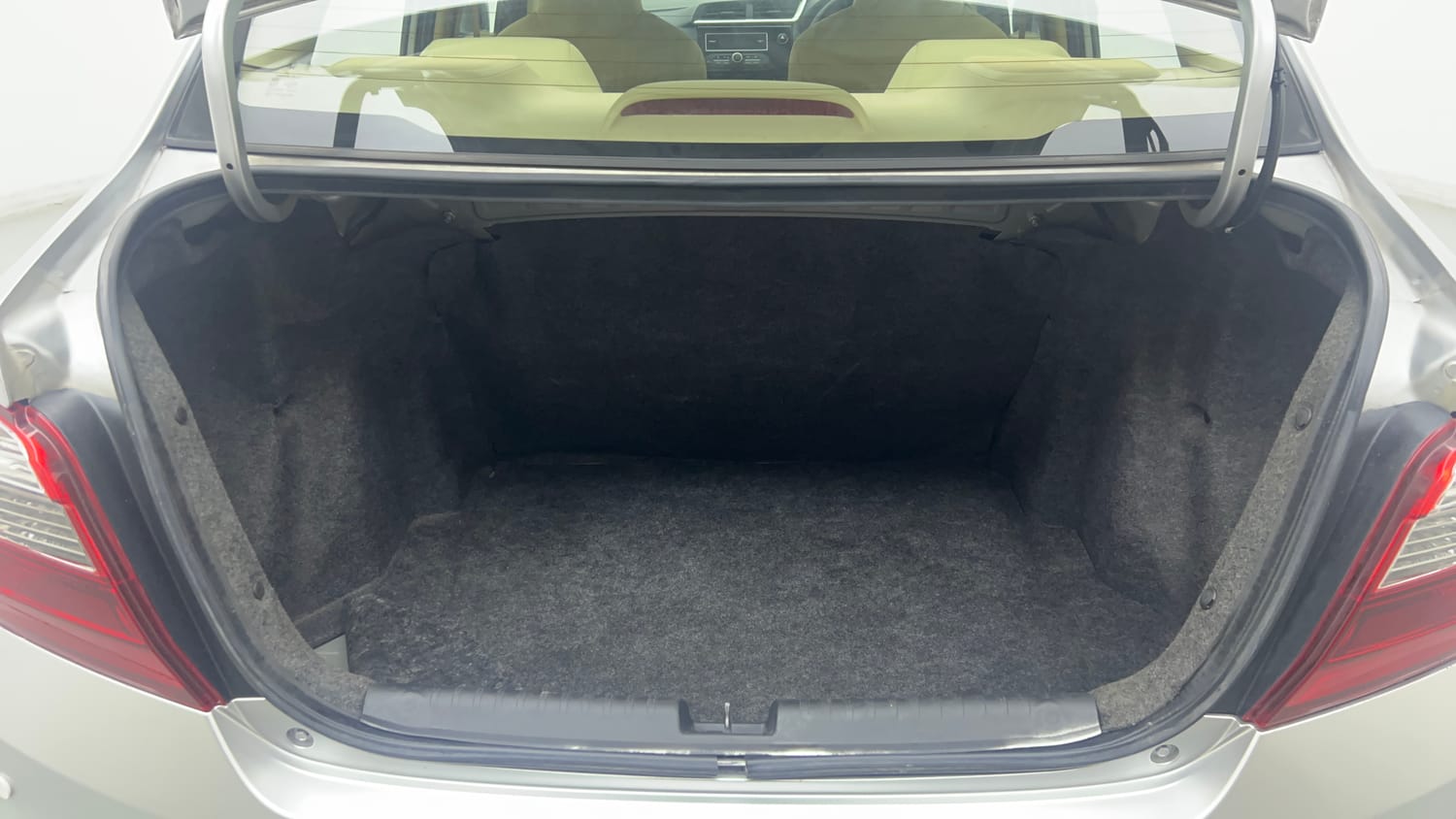 Used 2016 Honda Amaze 1.2 SX i-VTEC Petrol Manual interior DICKY INSIDE VIEW