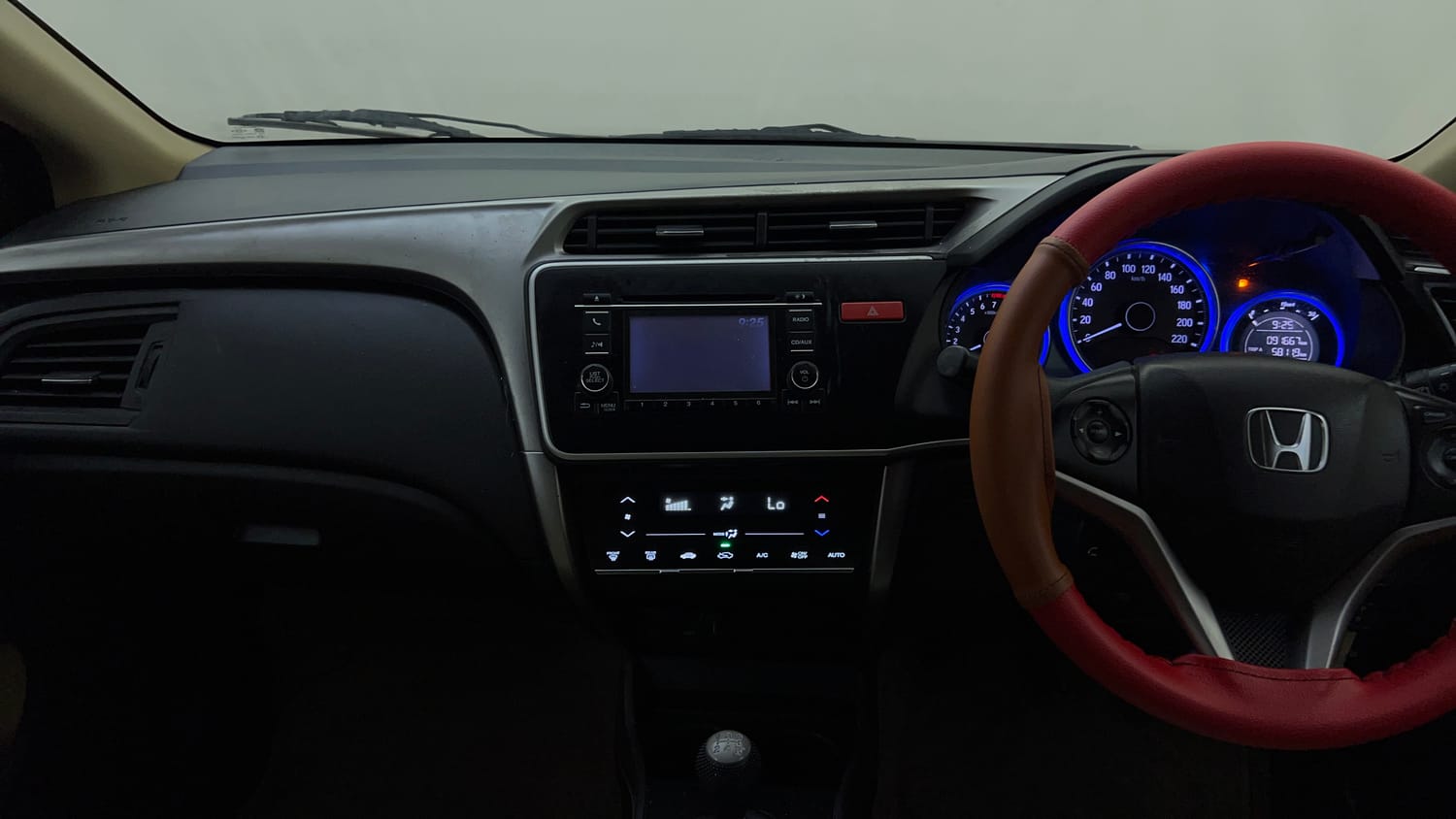 Used 2015 Honda City V Petrol Manual interior MUSIC SYSTEM & AC CONTROL VIEW
