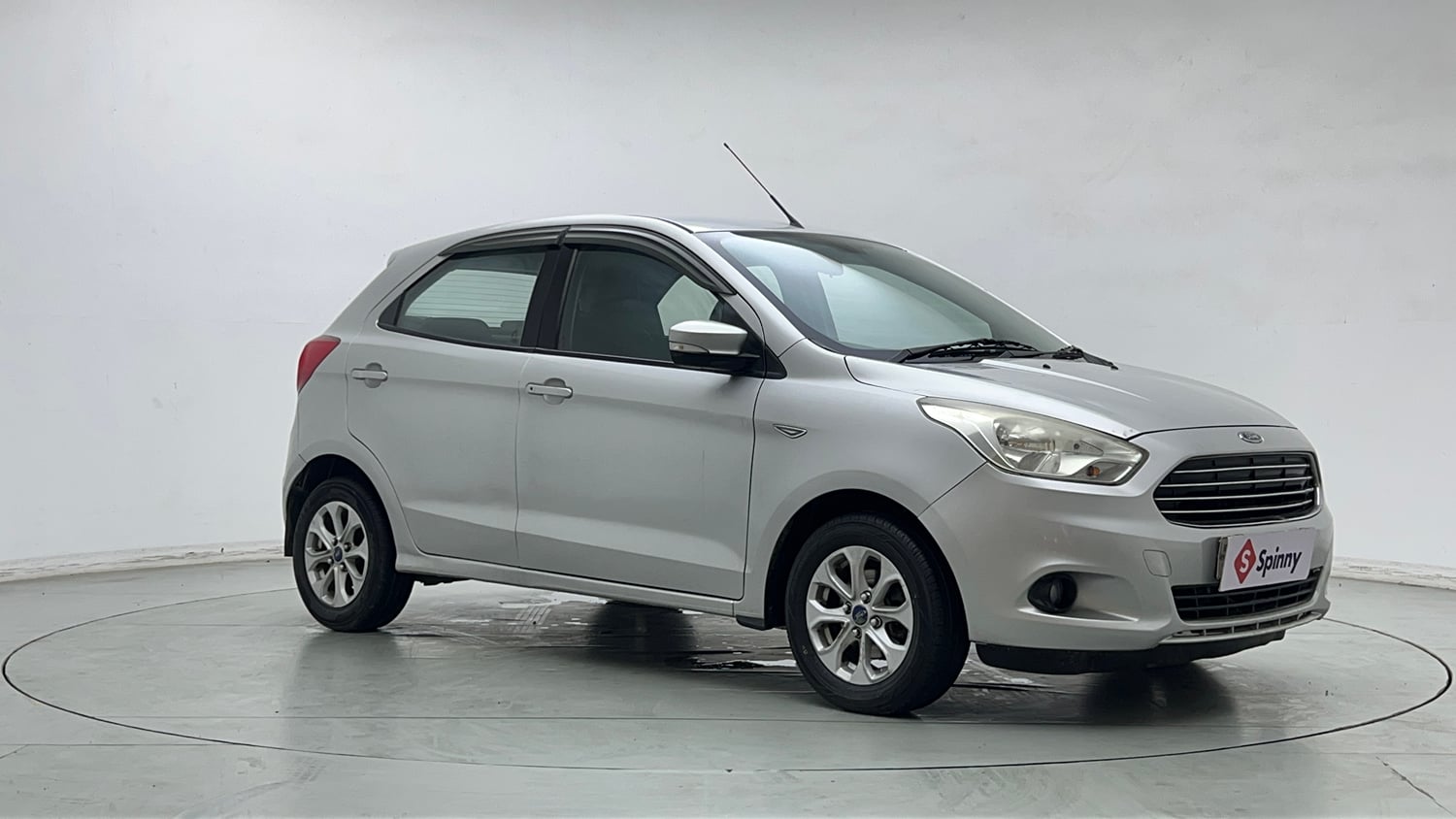 Used 2016 Ford Figo Titanium 1.2 Ti-VCT Petrol Manual exterior RIGHT FRONT CORNER VIEW