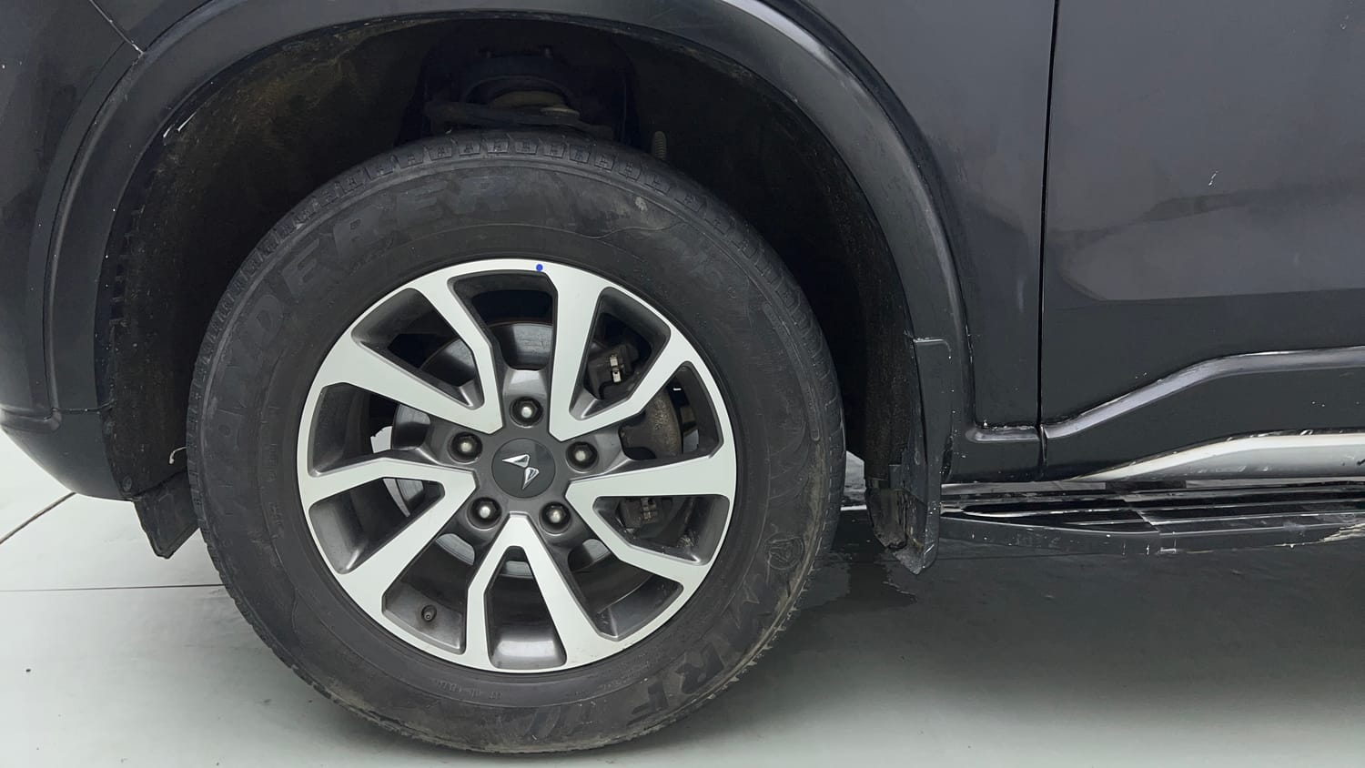Used 2023 Mahindra Scorpio N Z8 L Petrol AT 7 STR Petrol Automatic tyres LEFT FRONT TYRE RIM VIEW