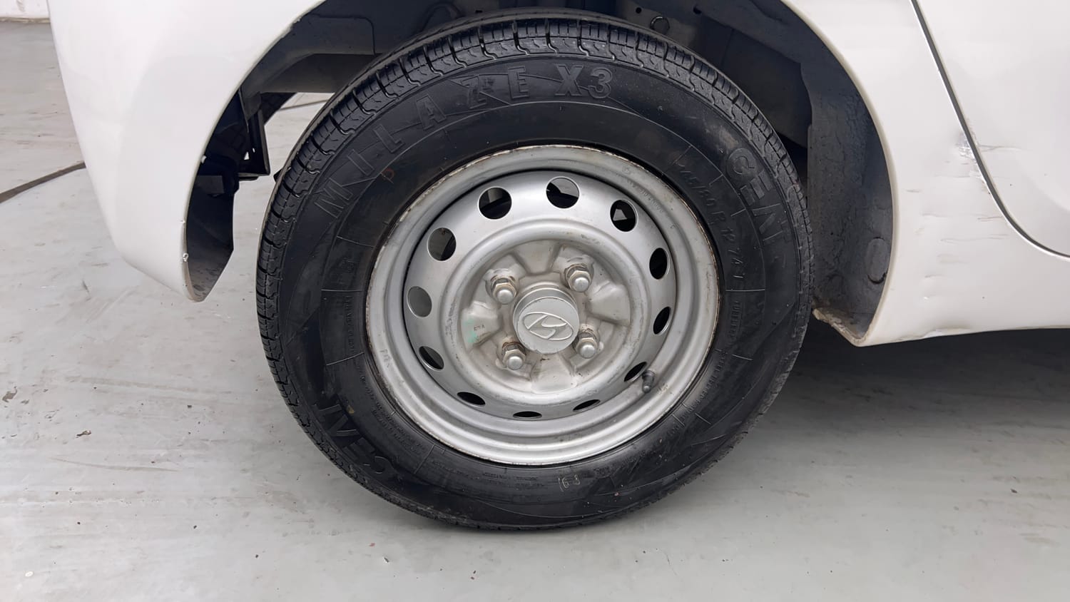 Used 2014 Hyundai Eon Era + Petrol Manual tyres RIGHT REAR TYRE RIM VIEW