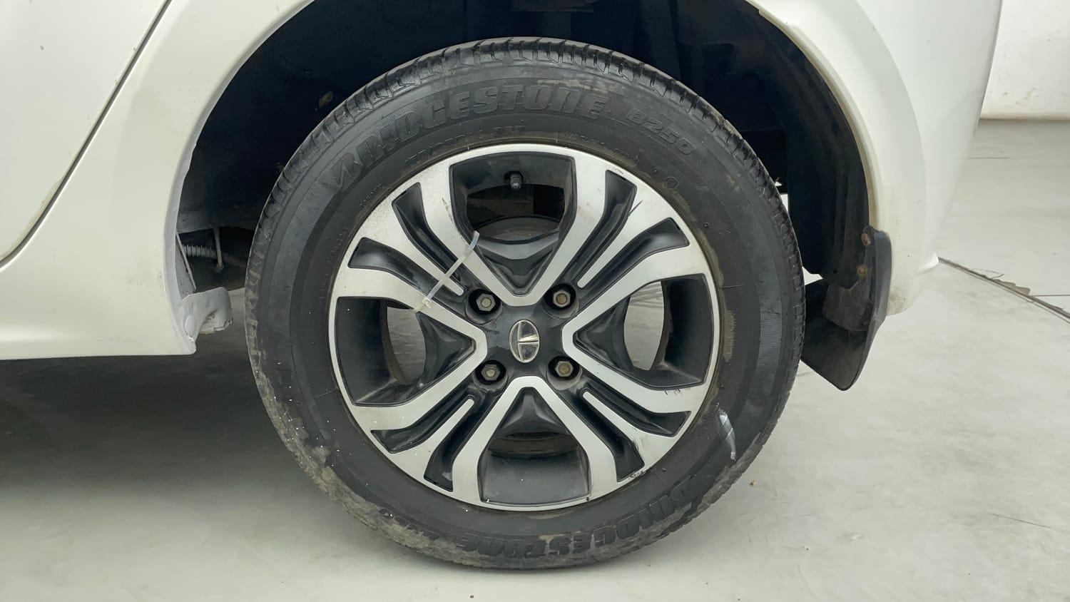 Used 2022 Tata Tiago XZ Petrol Manual tyres LEFT REAR TYRE RIM VIEW