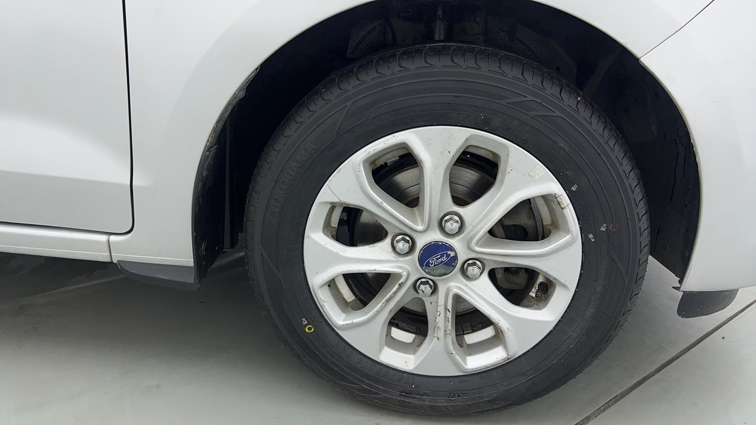 Used 2016 Ford Figo Titanium 1.2 Ti-VCT Petrol Manual tyres RIGHT FRONT TYRE RIM VIEW