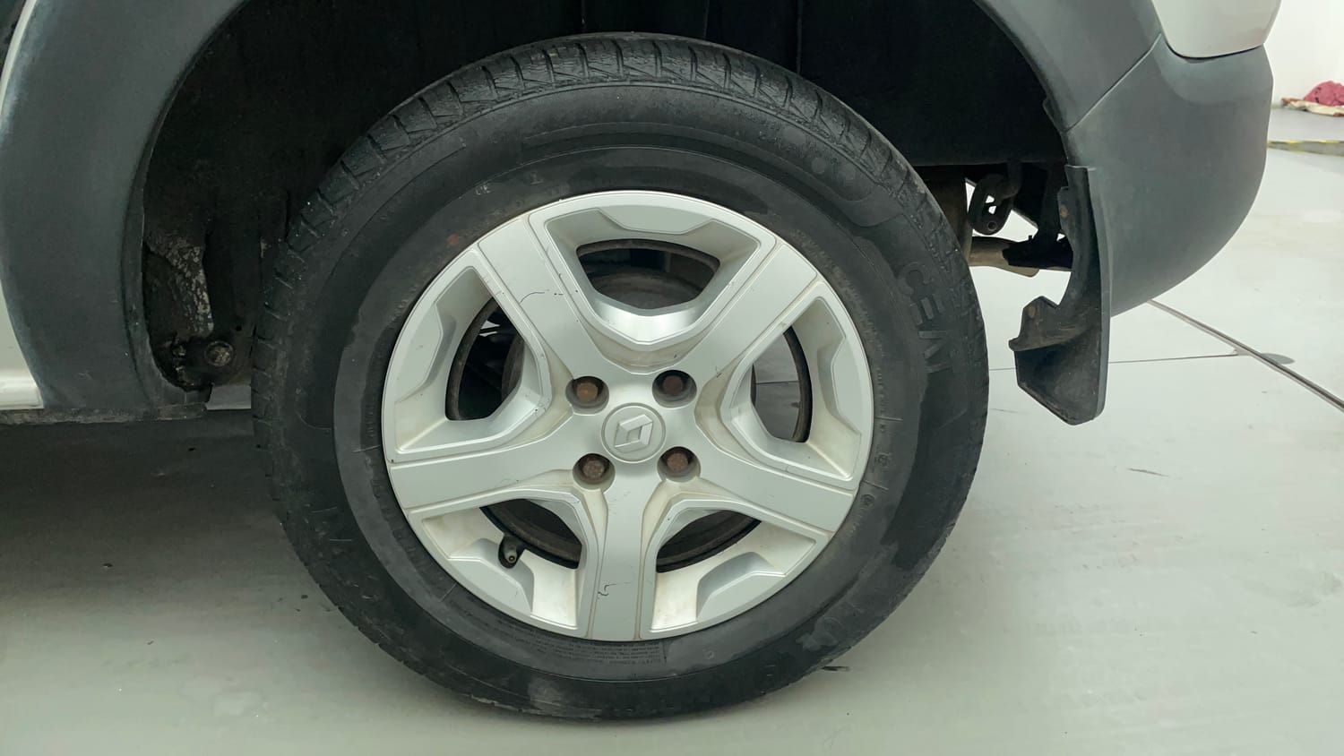 Used 2019 Renault Triber RXZ Petrol Manual tyres LEFT REAR TYRE RIM VIEW