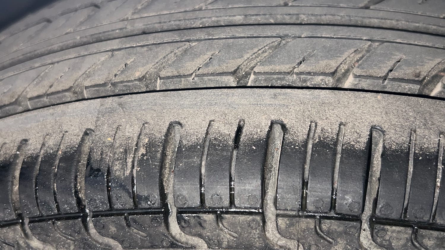 Used 2014 Hyundai Eon Era + Petrol Manual tyres LEFT REAR TYRE TREAD VIEW
