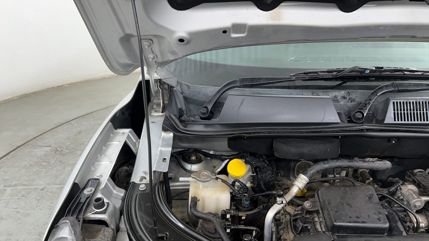 Used 2021 Renault Kiger RXL AMT Petrol Automatic engine ENGINE RIGHT SIDE HINGE & APRON VIEW