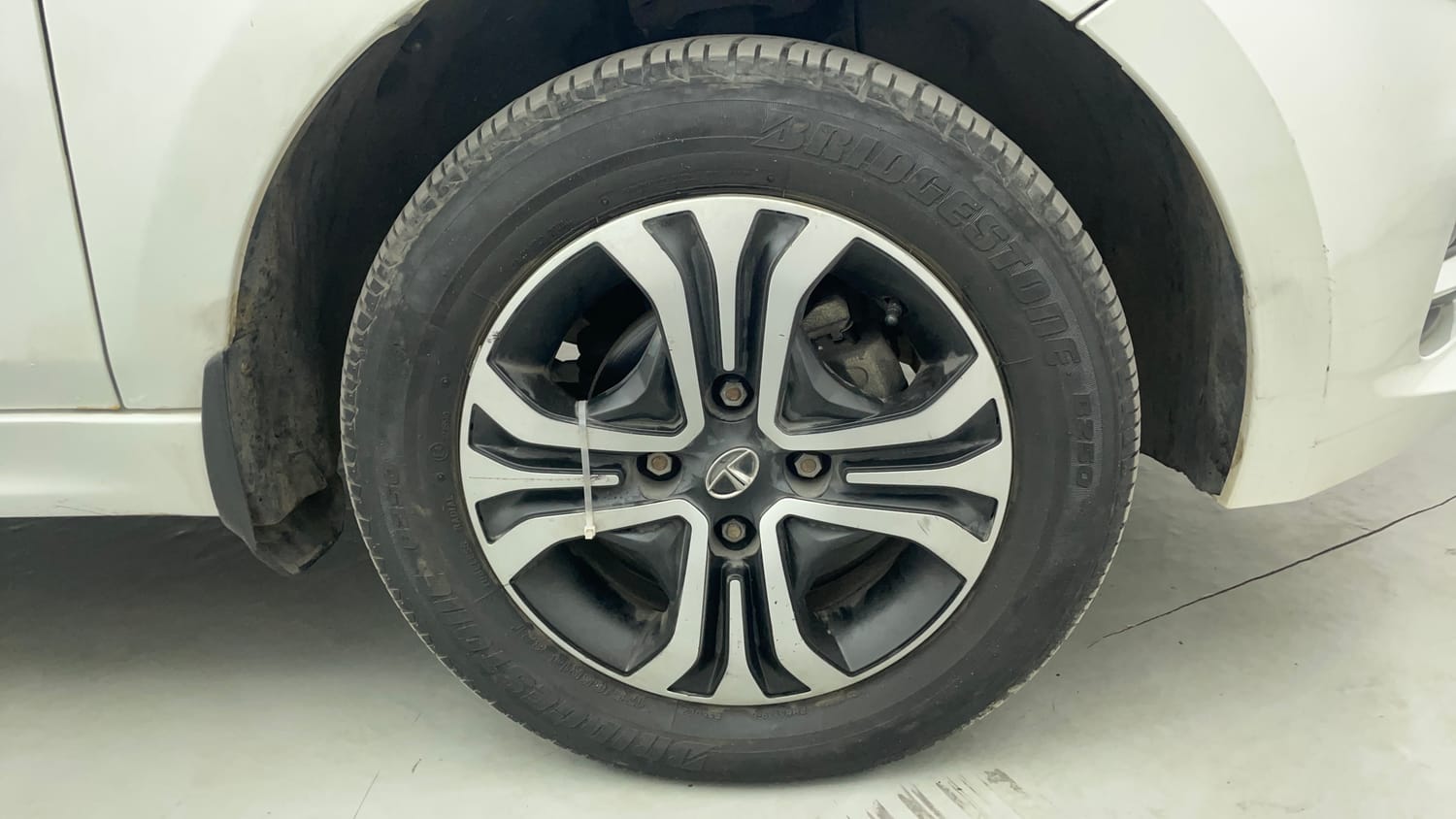 Used 2022 Tata Tiago XZ Petrol Manual tyres RIGHT FRONT TYRE RIM VIEW