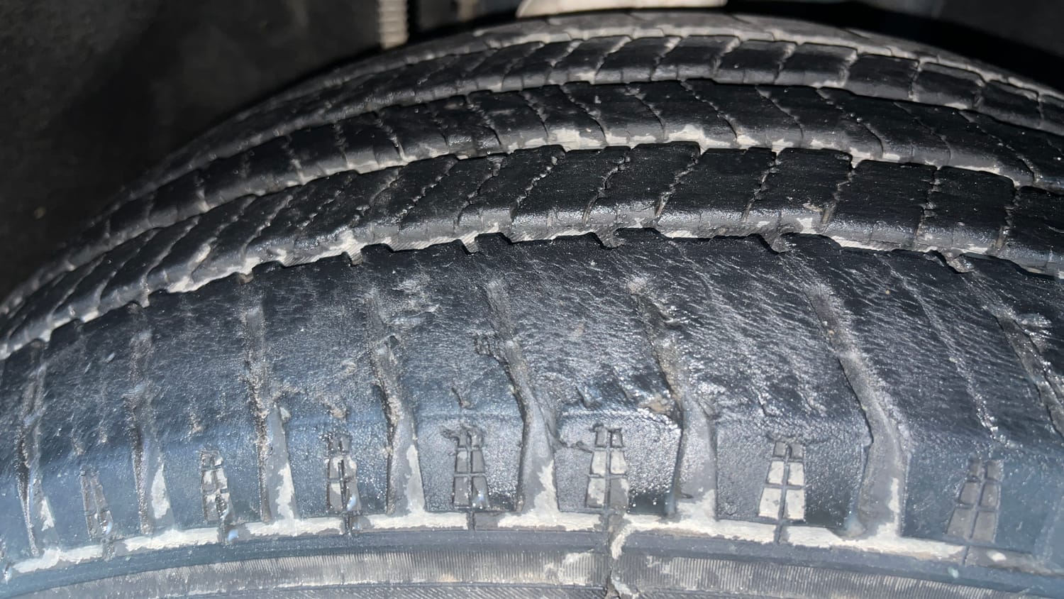 Used 2023 Mahindra Scorpio N Z8 L Petrol AT 7 STR Petrol Automatic tyres RIGHT FRONT TYRE TREAD VIEW
