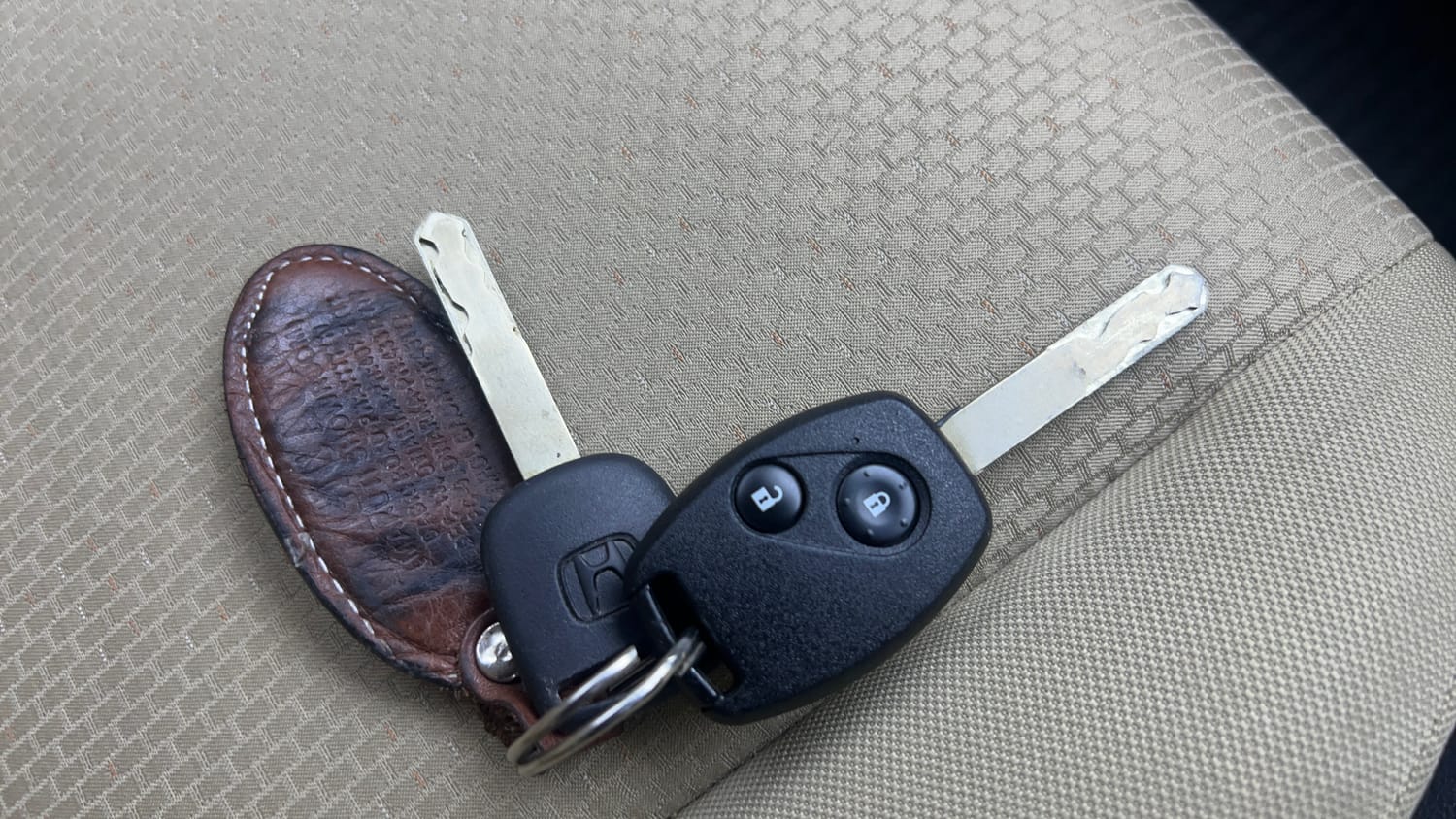 Used 2016 Honda Amaze 1.2 SX i-VTEC Petrol Manual extra CAR KEY VIEW