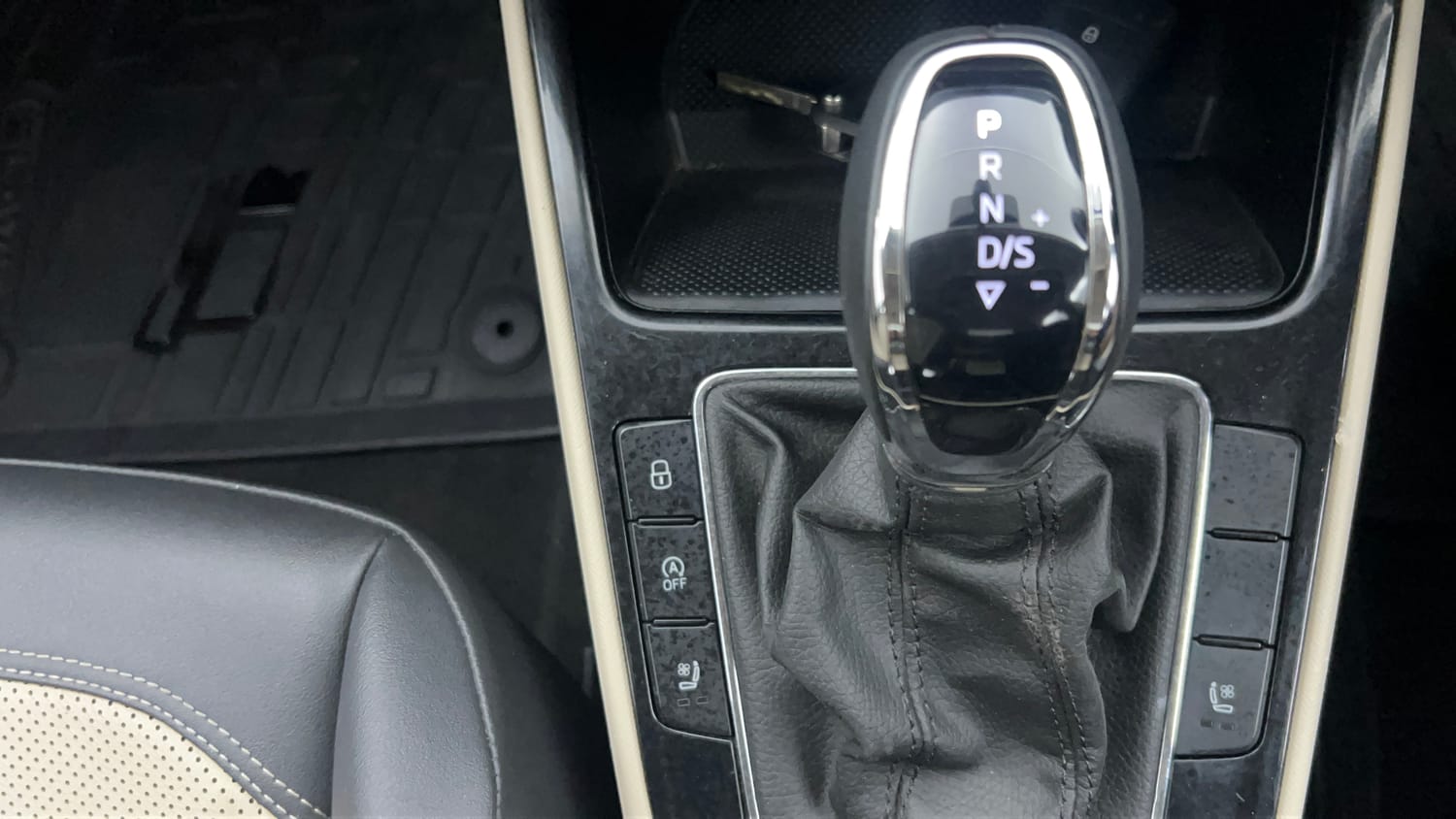 Used 2022 Skoda Slavia Style 1.5L TSI DSG Petrol Automatic interior GEAR  KNOB VIEW