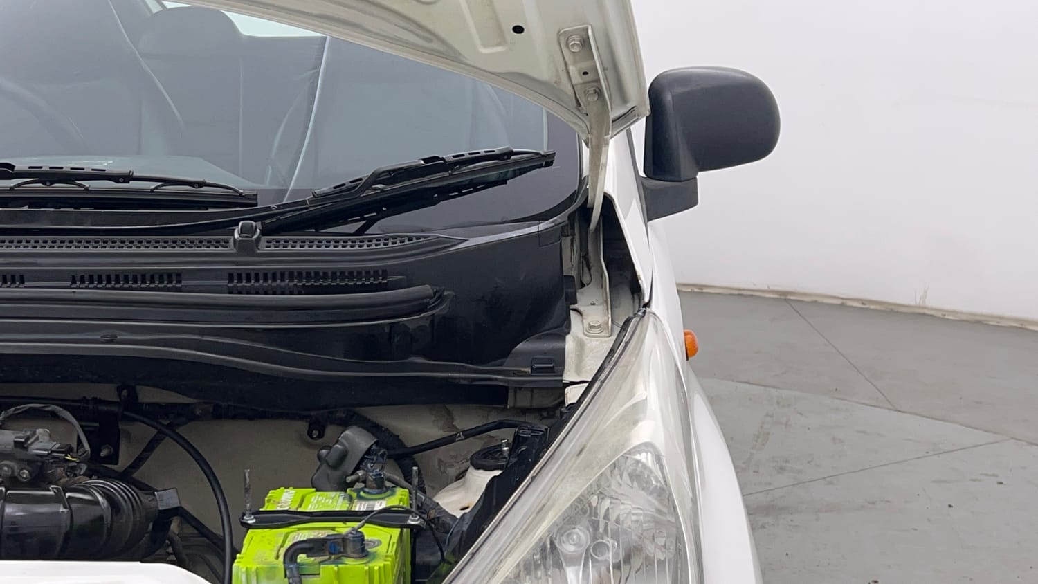 Used 2014 Hyundai Eon Era + Petrol Manual engine ENGINE LEFT SIDE HINGE & APRON VIEW