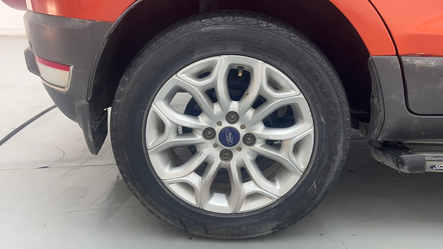 Used 2014 Ford EcoSport Titanium 1.5 Ti-VCT Petrol Manual tyres RIGHT REAR TYRE RIM VIEW