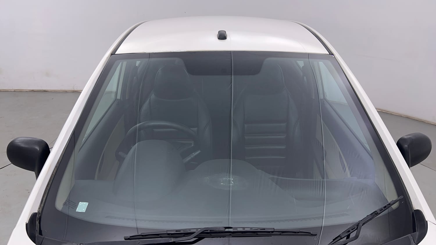 Used 2014 Hyundai Eon Era + Petrol Manual exterior FRONT WINDSHIELD VIEW