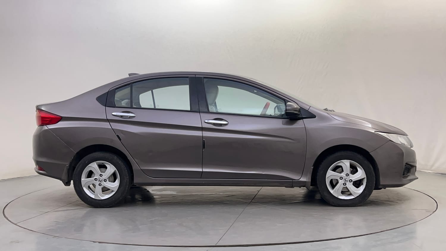Used 2015 Honda City V Petrol Manual exterior RIGHT SIDE VIEW