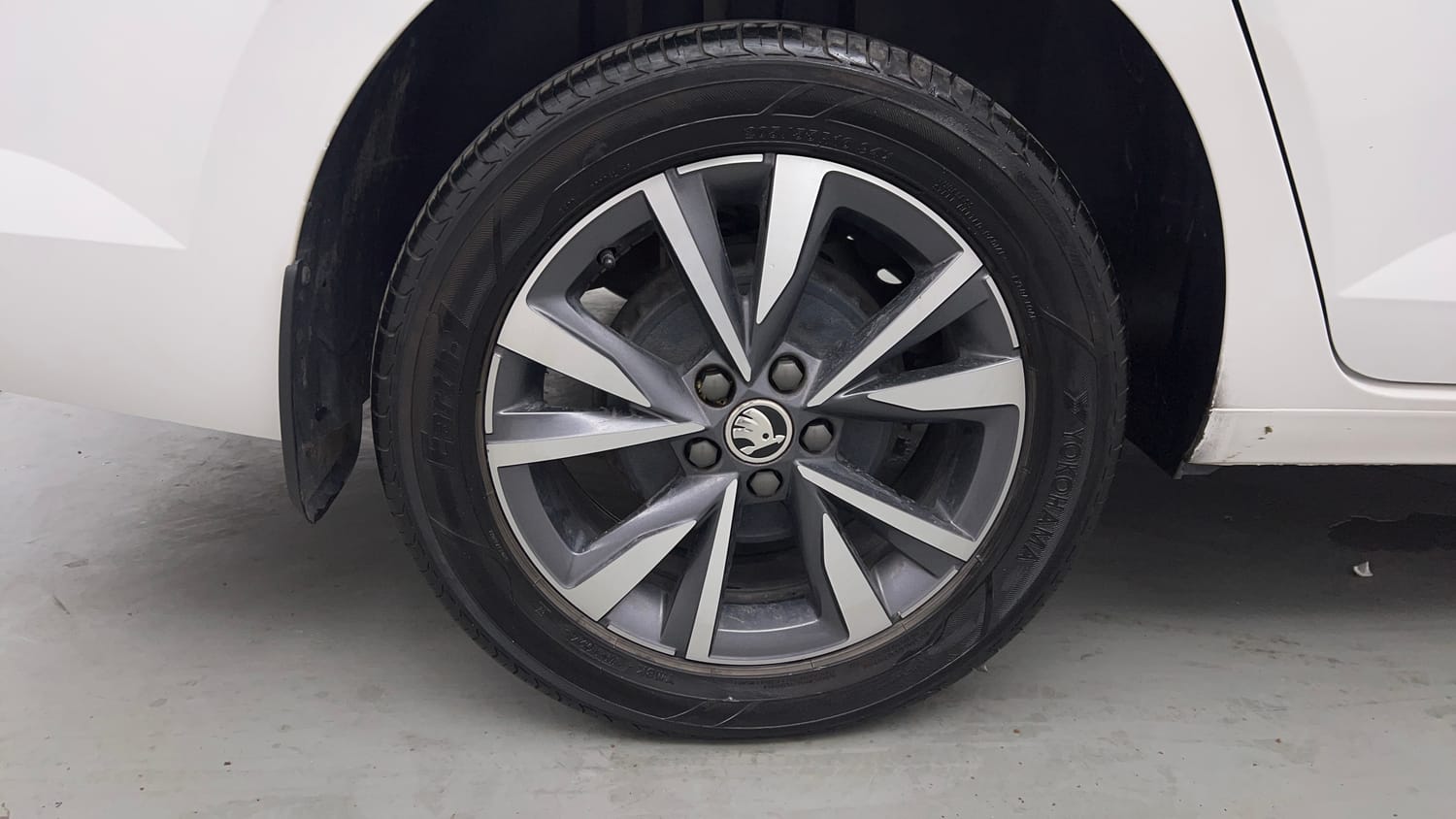 Used 2022 Skoda Slavia Style 1.5L TSI DSG Petrol Automatic tyres RIGHT REAR TYRE RIM VIEW