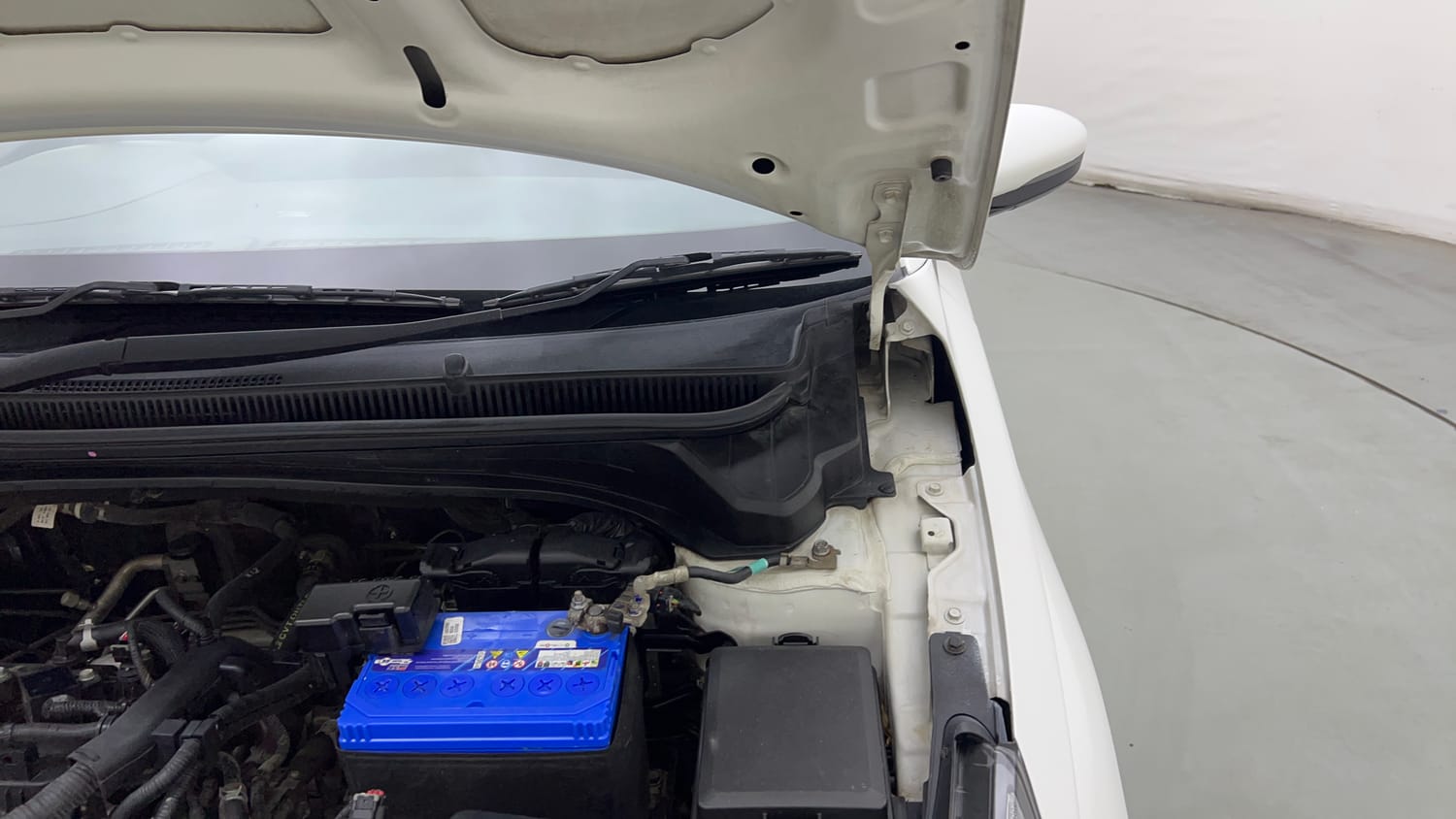 Used 2023 Hyundai i20 Asta (O) 1.2 IVT Petrol Automatic engine ENGINE LEFT SIDE HINGE & APRON VIEW