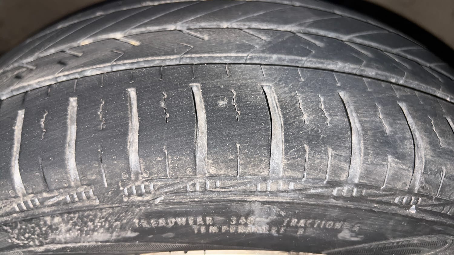 Used 2015 Honda City V Petrol Manual tyres LEFT FRONT TYRE TREAD VIEW