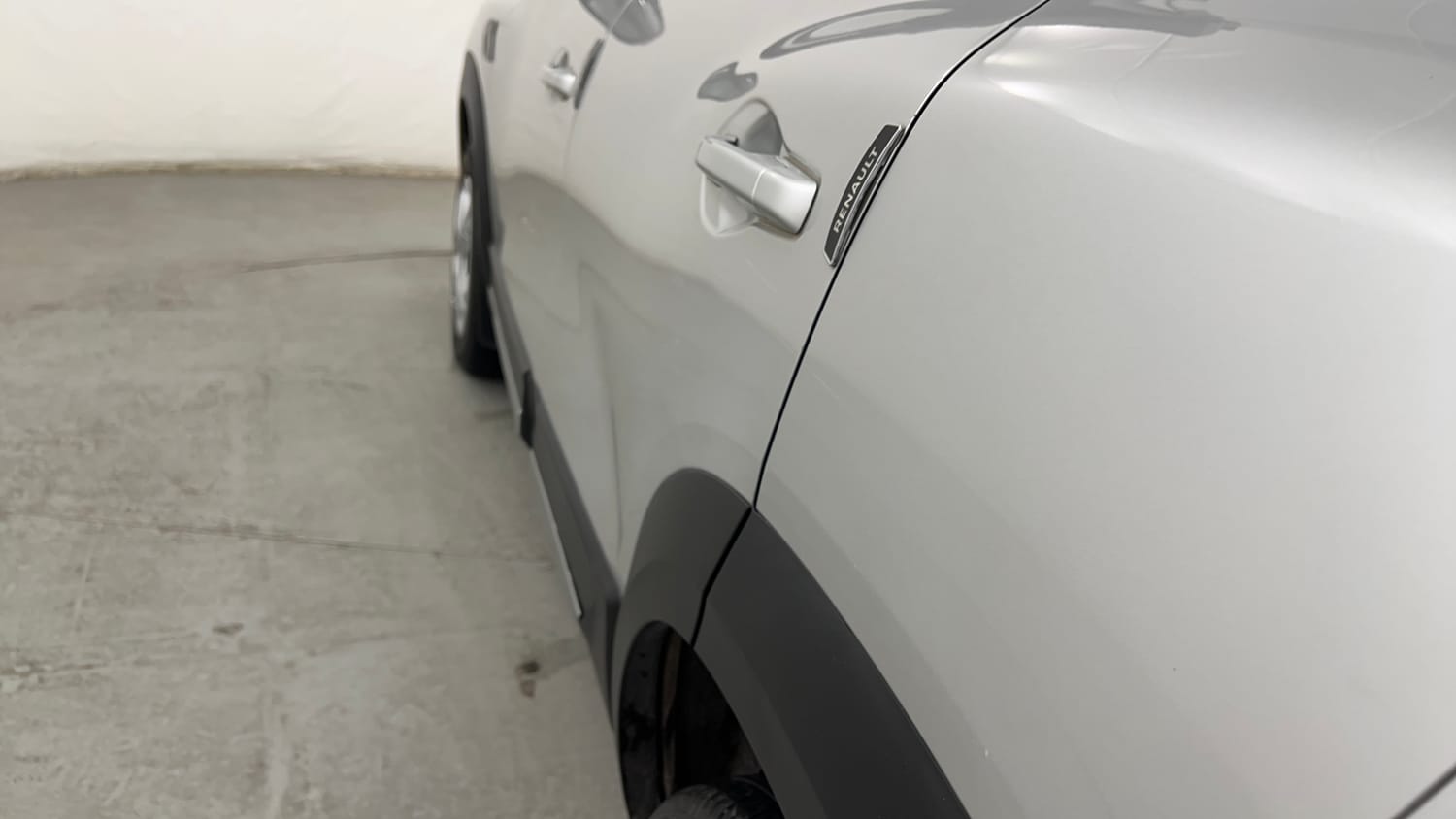 Used 2021 Renault Kiger RXL AMT Petrol Automatic dents MINOR SCRATCH