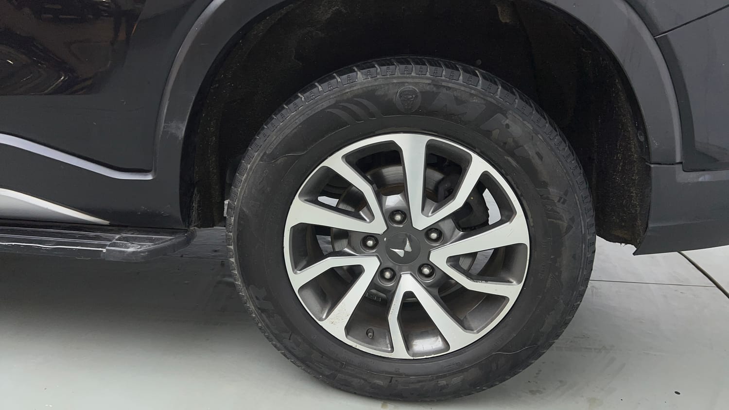 Used 2023 Mahindra Scorpio N Z8 L Petrol AT 7 STR Petrol Automatic tyres LEFT REAR TYRE RIM VIEW