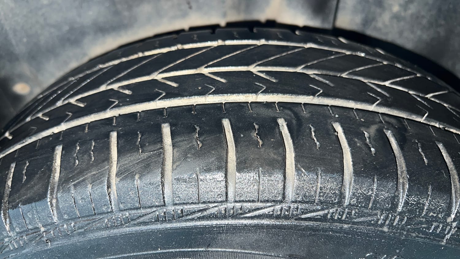 Used 2019 Volkswagen Ameo Trendline 1.5L (D) Diesel Manual tyres LEFT REAR TYRE TREAD VIEW