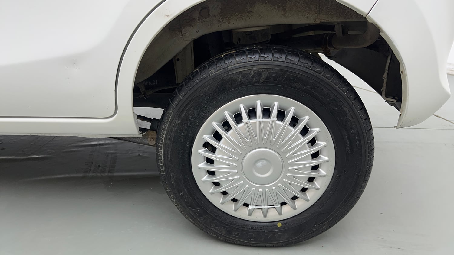 Used 2021 Maruti Suzuki Alto 800 VXi Petrol Manual tyres LEFT REAR TYRE RIM VIEW