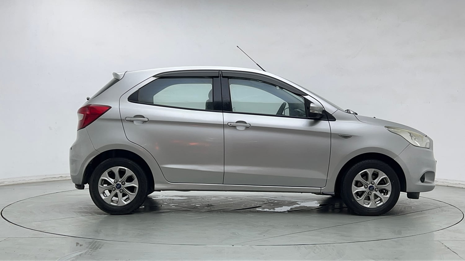 Used 2016 Ford Figo Titanium 1.2 Ti-VCT Petrol Manual exterior RIGHT SIDE VIEW