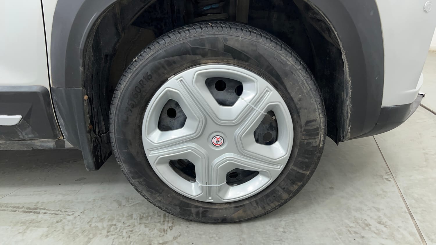 Used 2021 Renault Kiger RXL AMT Petrol Automatic tyres RIGHT FRONT TYRE RIM VIEW