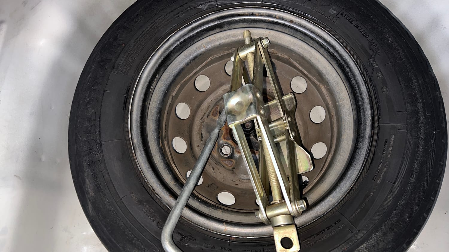 Used 2014 Hyundai Eon Era + Petrol Manual tyres SPARE TYRE VIEW