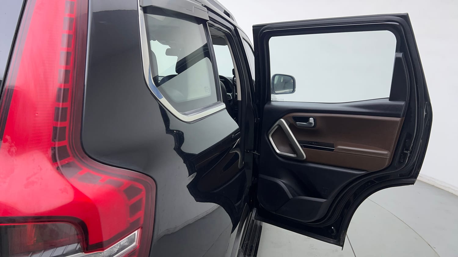 Used 2023 Mahindra Scorpio N Z8 L Petrol AT 7 STR Petrol Automatic interior RIGHT REAR DOOR OPEN VIEW