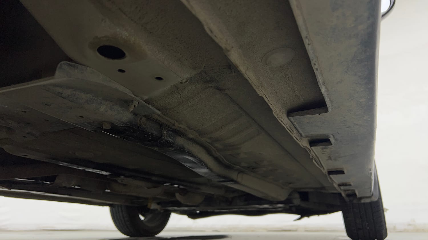 Used 2023 Hyundai i20 Asta (O) 1.2 IVT Petrol Automatic extra REAR RIGHT UNDERBODY VIEW