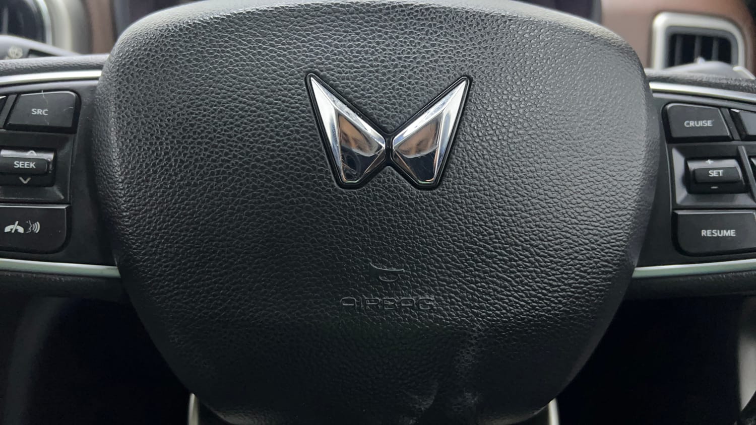Used 2023 Mahindra Scorpio N Z8 L Petrol AT 7 STR Petrol Automatic top_features Airbags