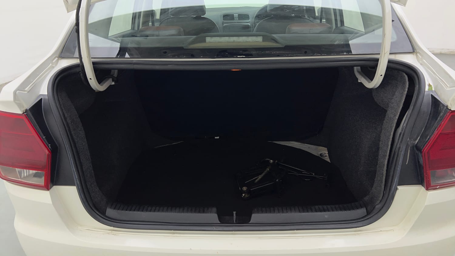 Used 2019 Volkswagen Ameo Trendline 1.5L (D) Diesel Manual interior DICKY INSIDE VIEW