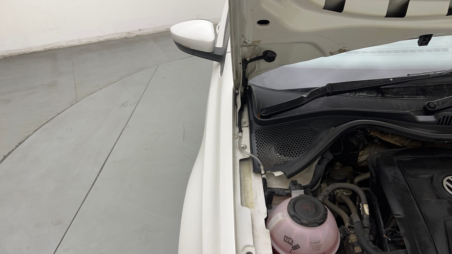 Used 2019 Volkswagen Ameo Trendline 1.5L (D) Diesel Manual engine ENGINE RIGHT SIDE HINGE & APRON VIEW