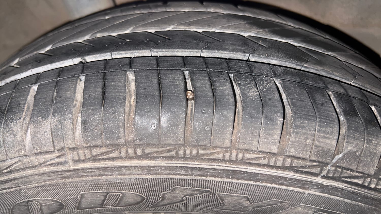 Used 2015 Honda City V Petrol Manual tyres RIGHT REAR TYRE TREAD VIEW