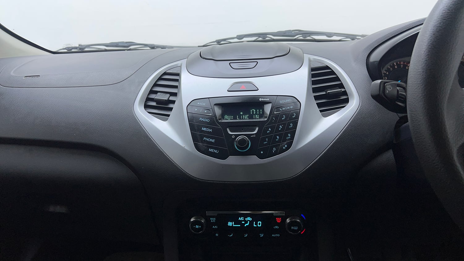 Used 2016 Ford Figo Titanium 1.2 Ti-VCT Petrol Manual interior MUSIC SYSTEM & AC CONTROL VIEW