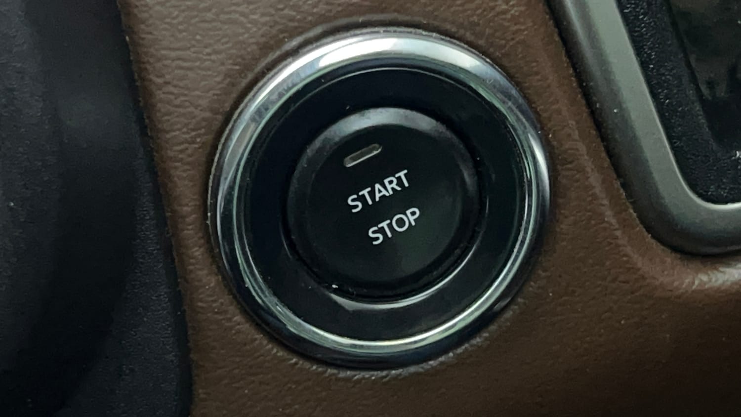 Used 2023 Mahindra Scorpio N Z8 L Petrol AT 7 STR Petrol Automatic top_features Keyless start