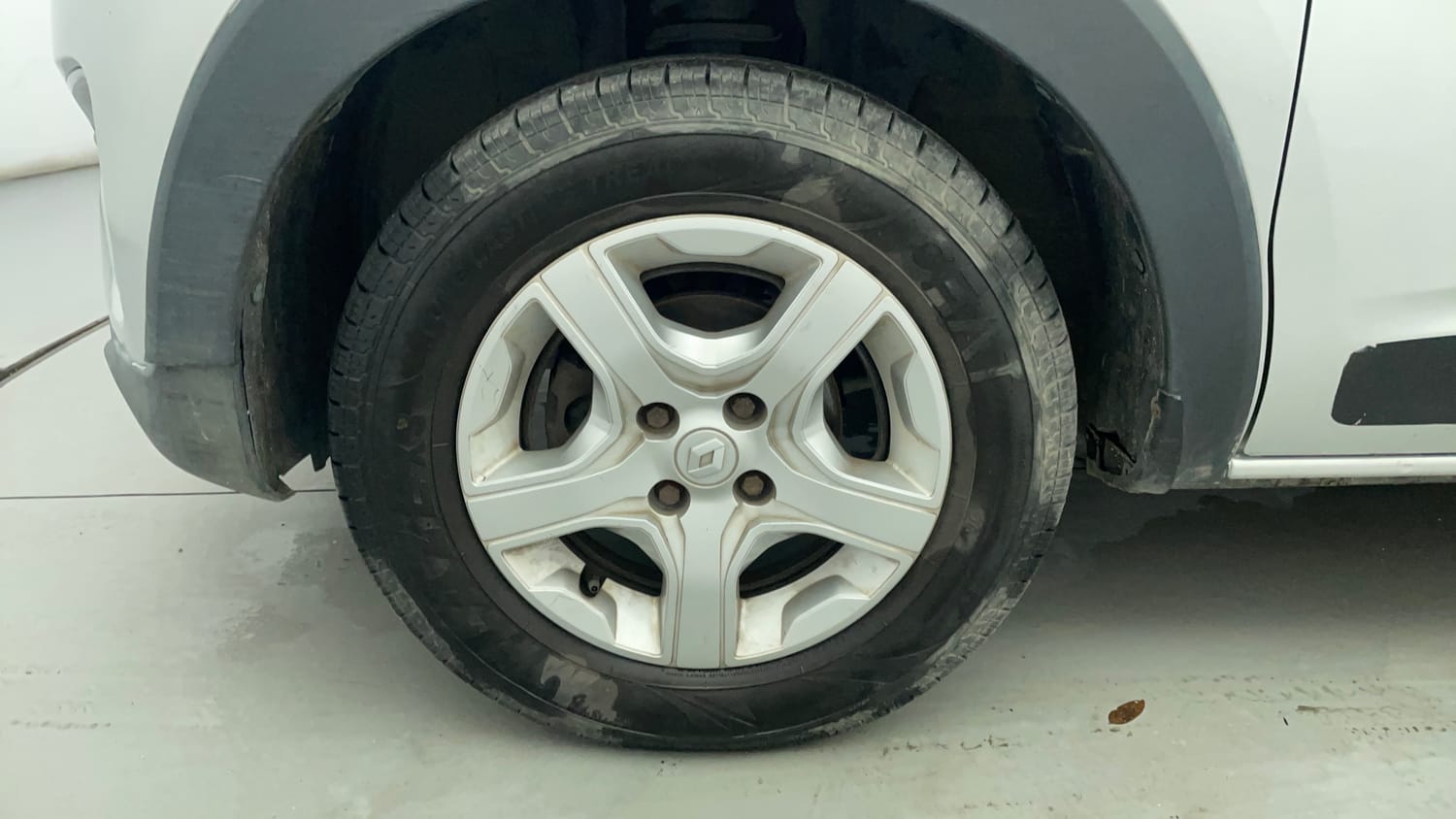 Used 2019 Renault Triber RXZ Petrol Manual tyres LEFT FRONT TYRE RIM VIEW