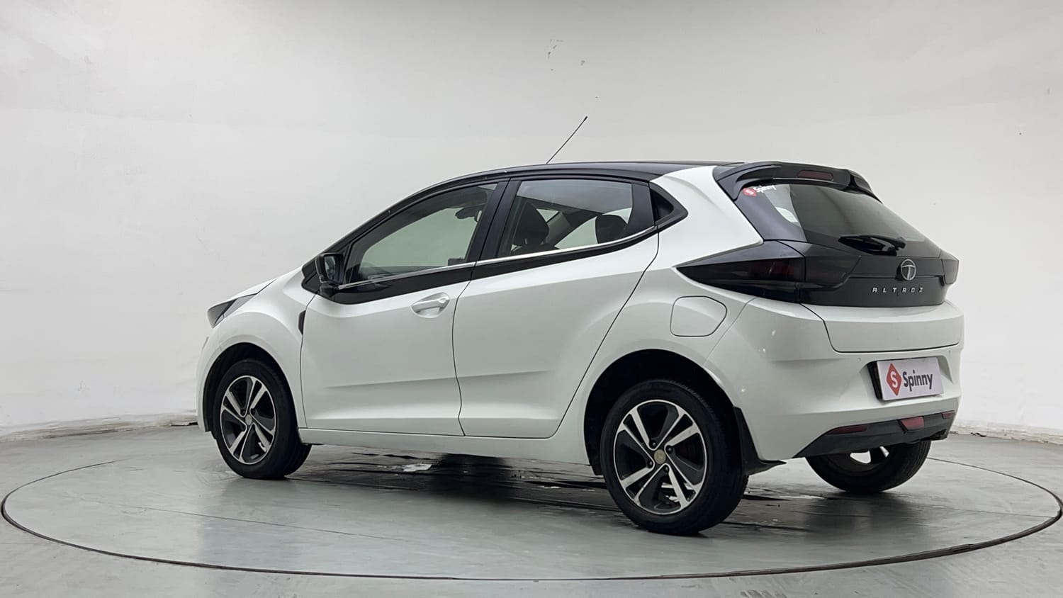 Used 2022 Tata Altroz XZ Petrol Petrol Manual exterior LEFT REAR CORNER VIEW