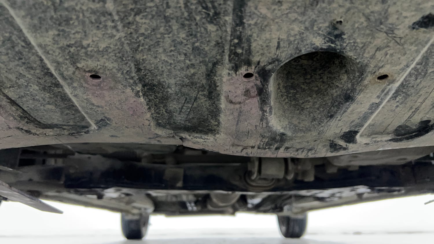 Used 2023 Hyundai i20 Asta (O) 1.2 IVT Petrol Automatic extra FRONT LEFT UNDERBODY VIEW