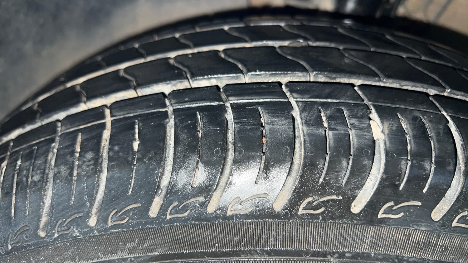 Used 2019 Volkswagen Ameo Trendline 1.5L (D) Diesel Manual tyres LEFT FRONT TYRE TREAD VIEW