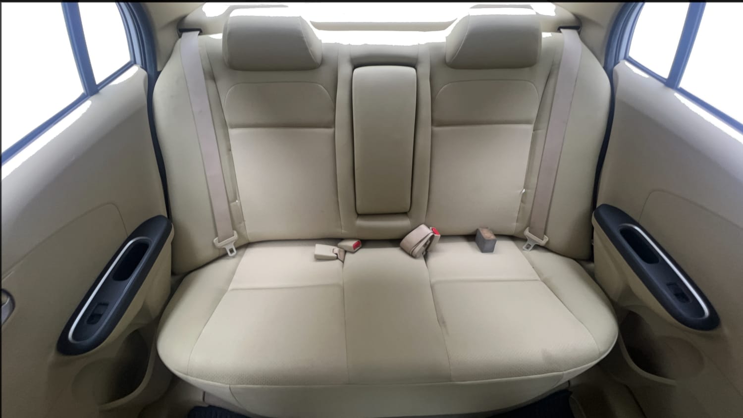 Used 2016 Honda Amaze 1.2 SX i-VTEC Petrol Manual interior REAR SEAT CONDITION VIEW