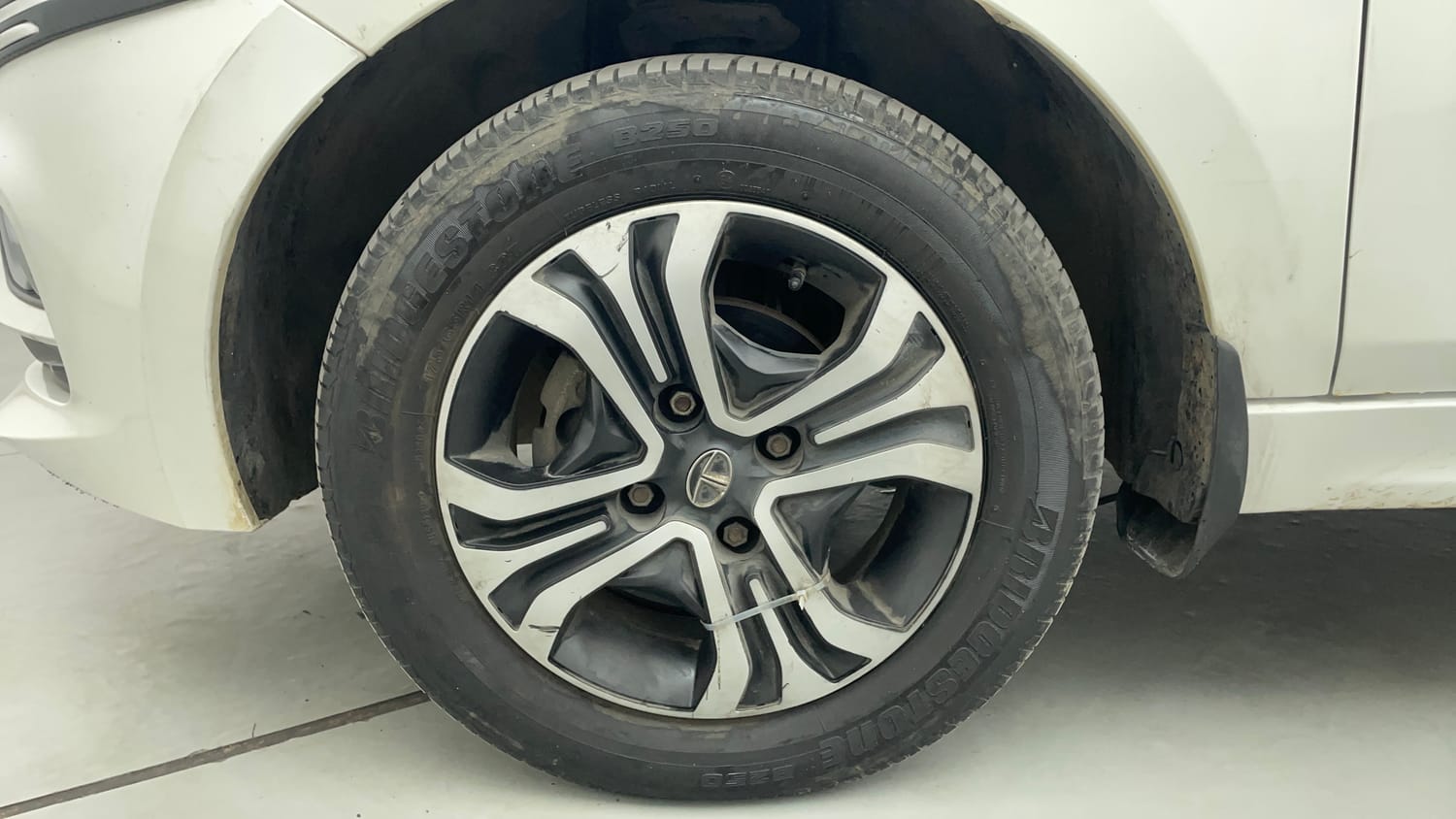Used 2022 Tata Tiago XZ Petrol Manual tyres LEFT FRONT TYRE RIM VIEW